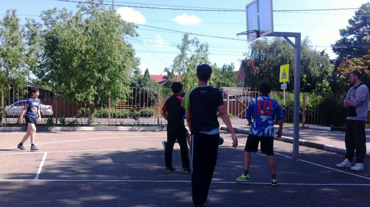 В Западном округе продолжаются соревнования среди дворовых команд