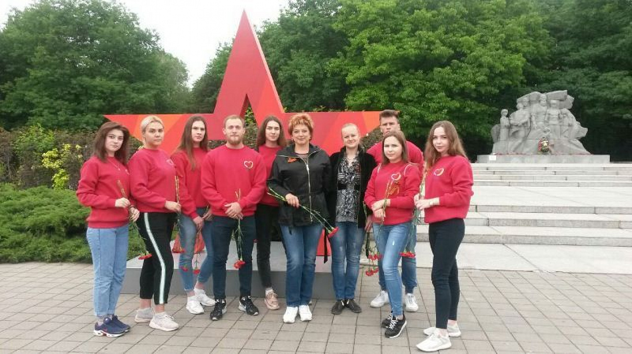 Сегодня ко всем мемориалам и памятным доскам Центрального округа возложили цветы