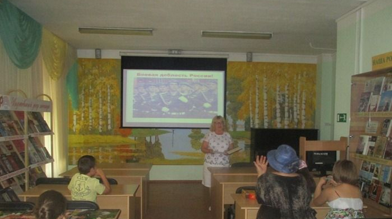 В библиотеке Западного округа прошёл информационный час, посвященный Дню Воздушно-десантных войск