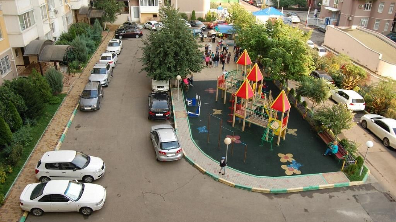 Праздник «День знаний» состоялся на детской площадке дома 5/1 ул. им. Атарбекова.