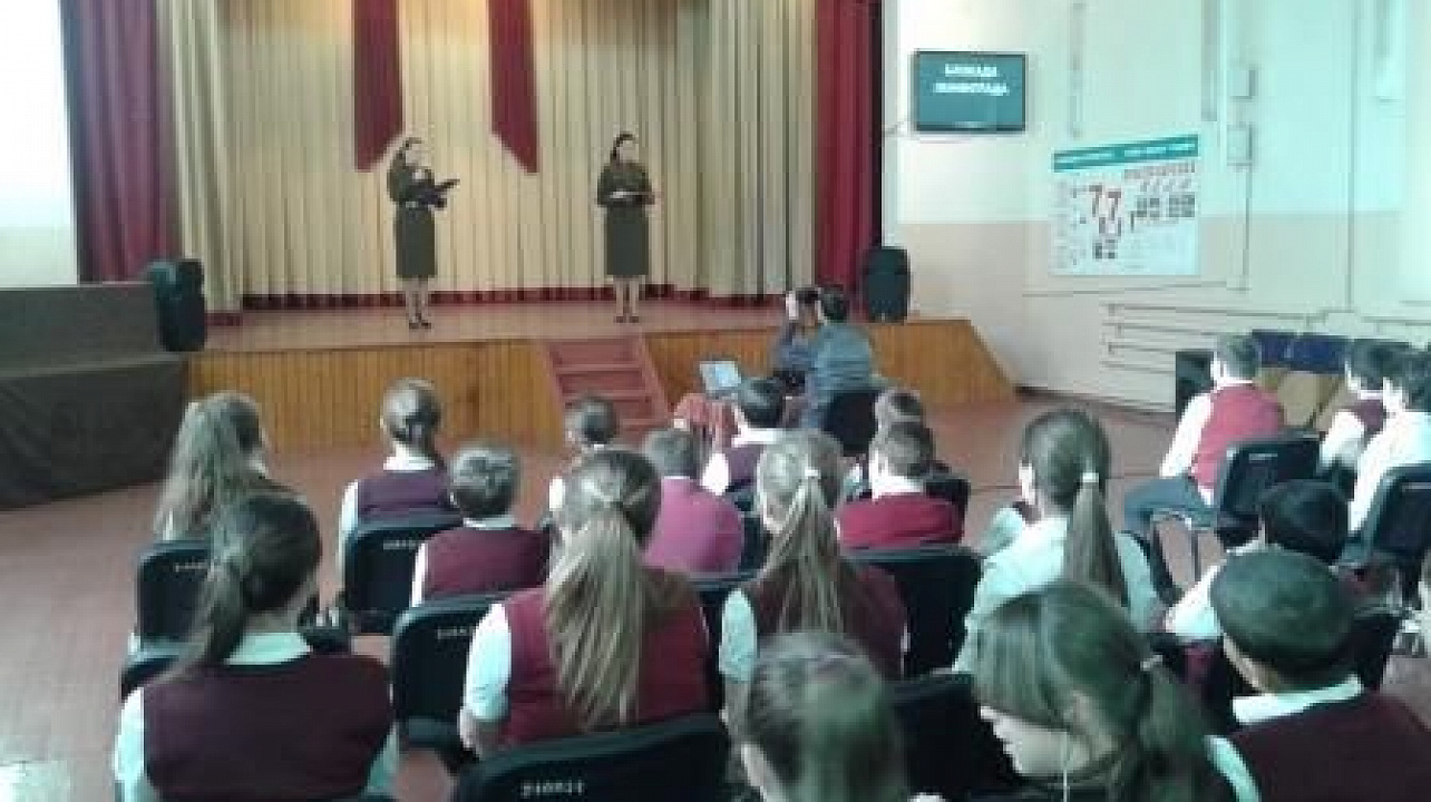 С кадрами военной кинохроники познакомились маленькие жители хутора Копанского.jpg