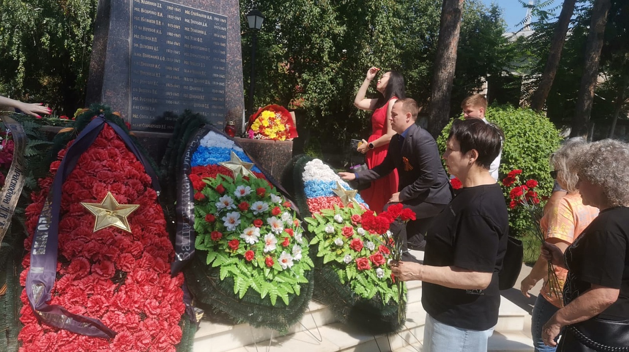 Акция «Свеча памяти» и возложения цветов у памятников участникам Великой Отечественной войны сегодня прошли по всему Прикубанскому округу