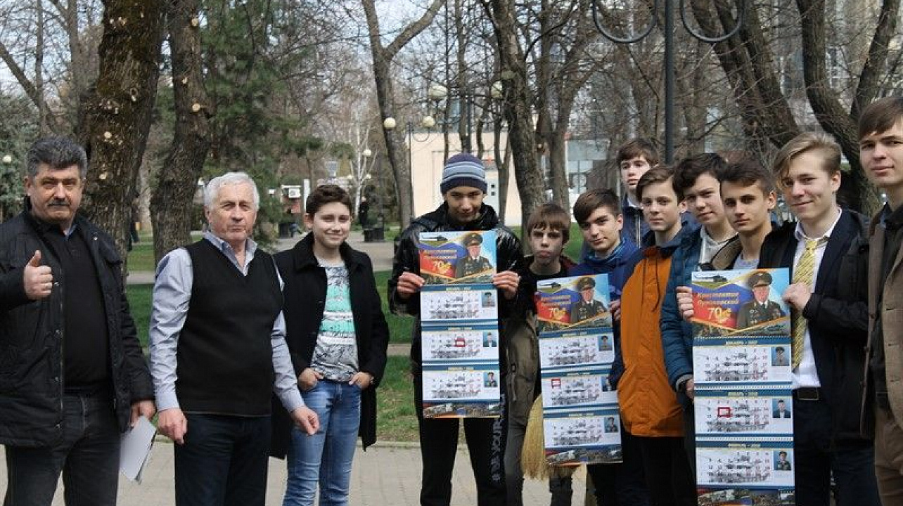 "Боевое братство" провело субботник у памятника Суворову.jpg