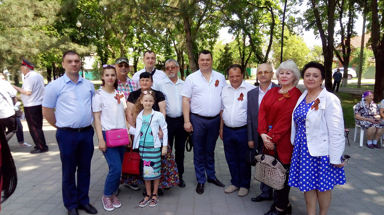 Ветеранов войны микрорайона Фестивального поздравили с Днем Победы депутаты ЗСК и гордумы Краснодара