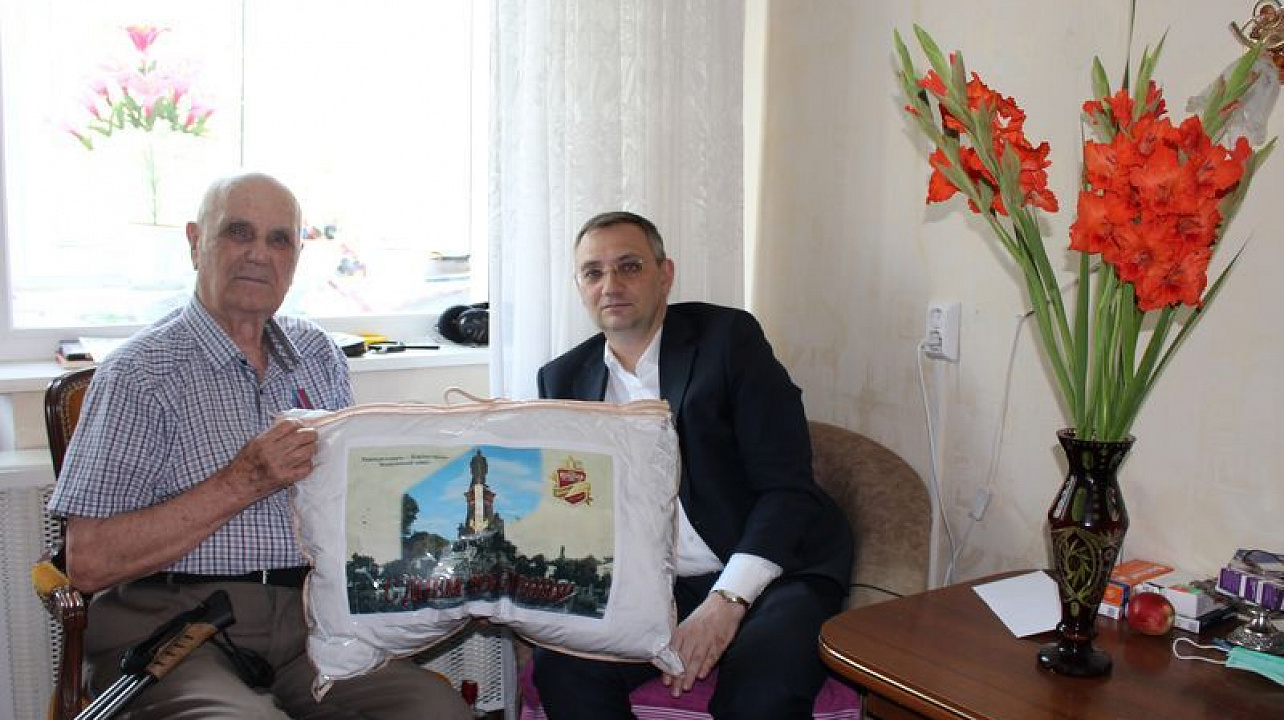 Сегодня участнику Великой Отечественной войны Петру Иосифовичу Крюкову исполнилось 96 лет