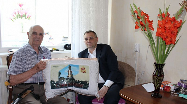 Сегодня участнику Великой Отечественной войны Петру Иосифовичу Крюкову исполнилось 96 лет