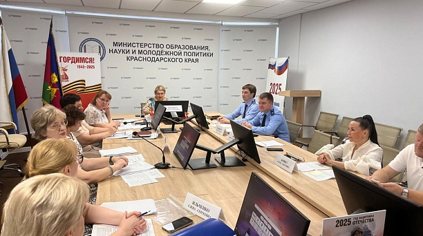 В Прикубанском округе представители краевой власти, прокуратуры и профильных медицинских учреждений сформировали стратегию по противодействию суицидальным проявлениям у подростков