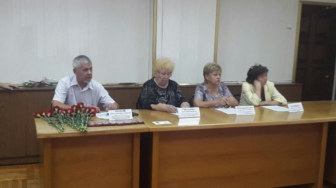 На Совете общественности Прикубанского округа Константин Бондарев представил свою новую книгу.jpg