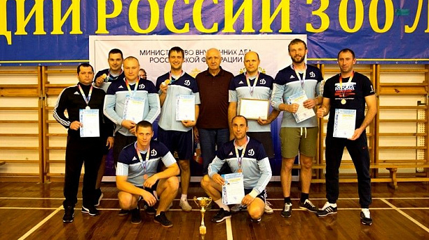 Турнир по волейболу посвятили 300-летию Российской полиции