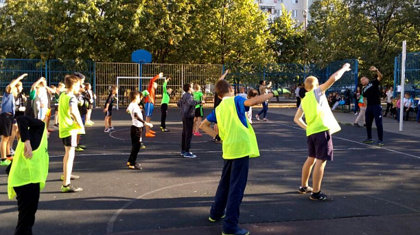 На территории Западного округа стартовала Всероссийская акция «Зарядка с чемпионом»