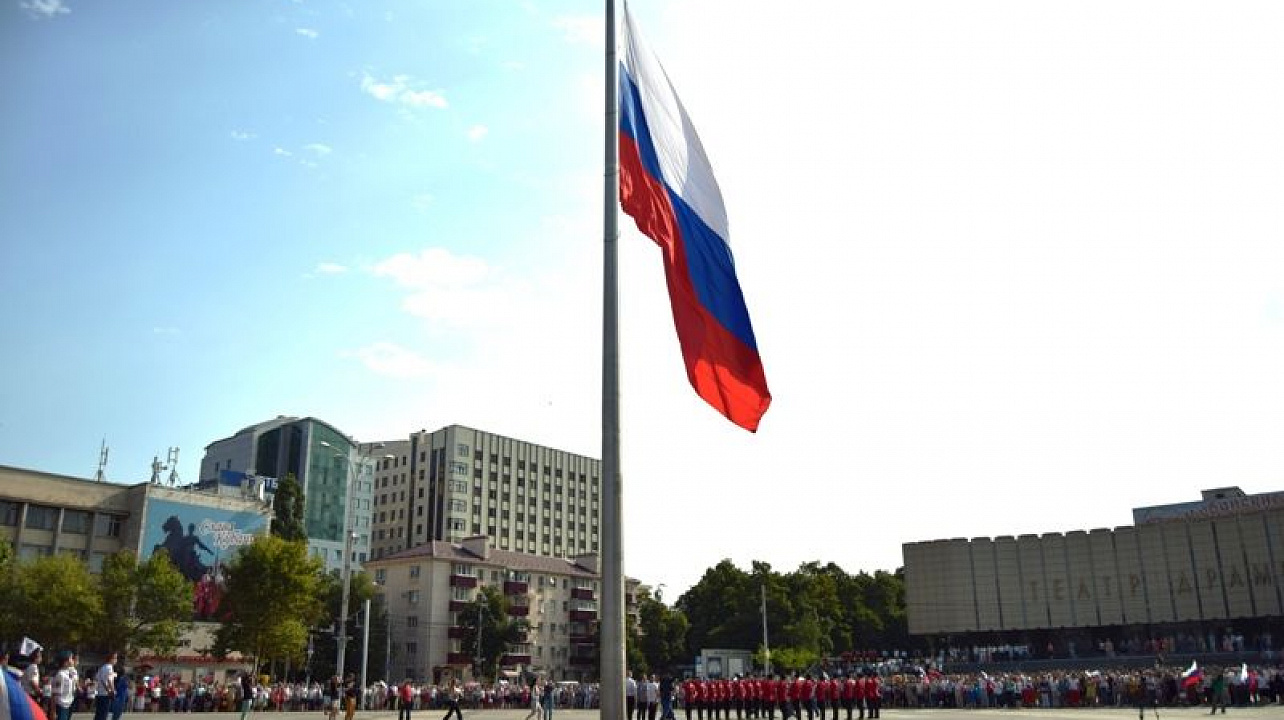 Общественность Центрального округа отметила День Государственного флага РФ