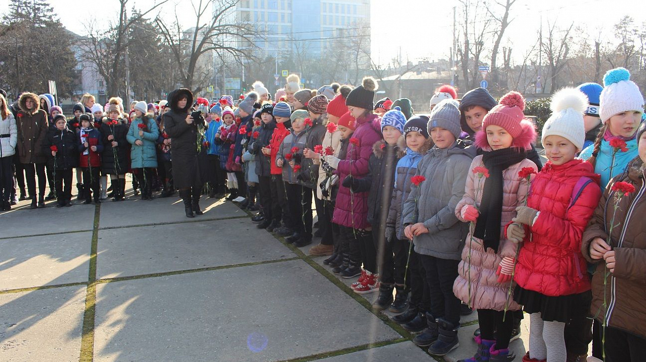Члены молодежного Совета Западного округа приняли участие в возложении цветов, посвящённом Освобождению Краснодара от немецко-фашистских захватчиков
