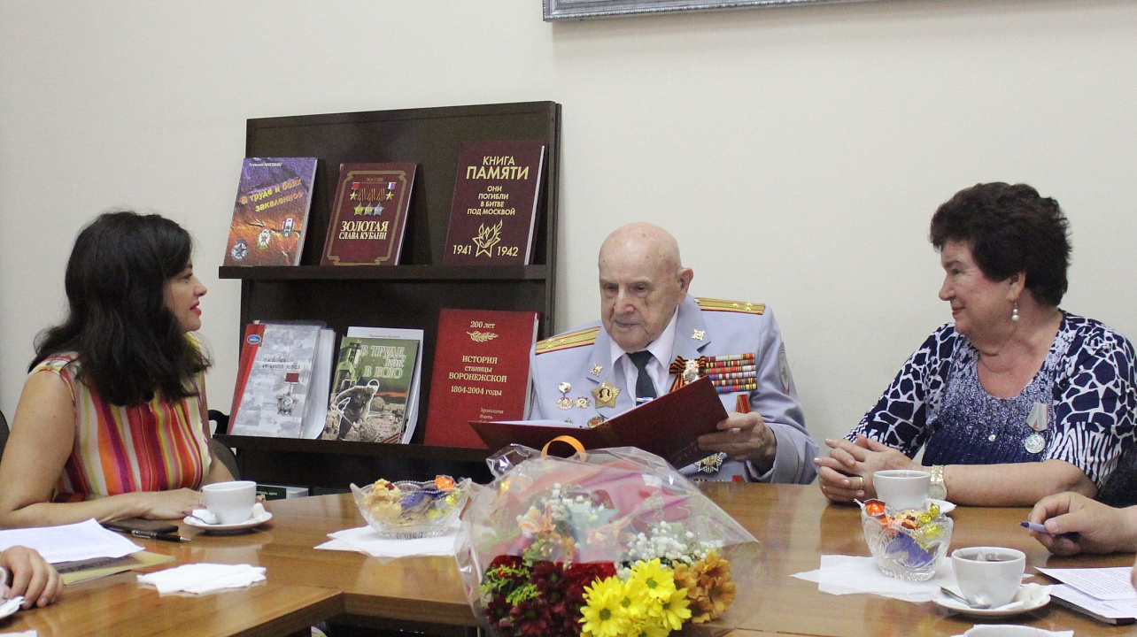 Литературное творчество участника ВОВ Валентина Мартынова оценил глава края