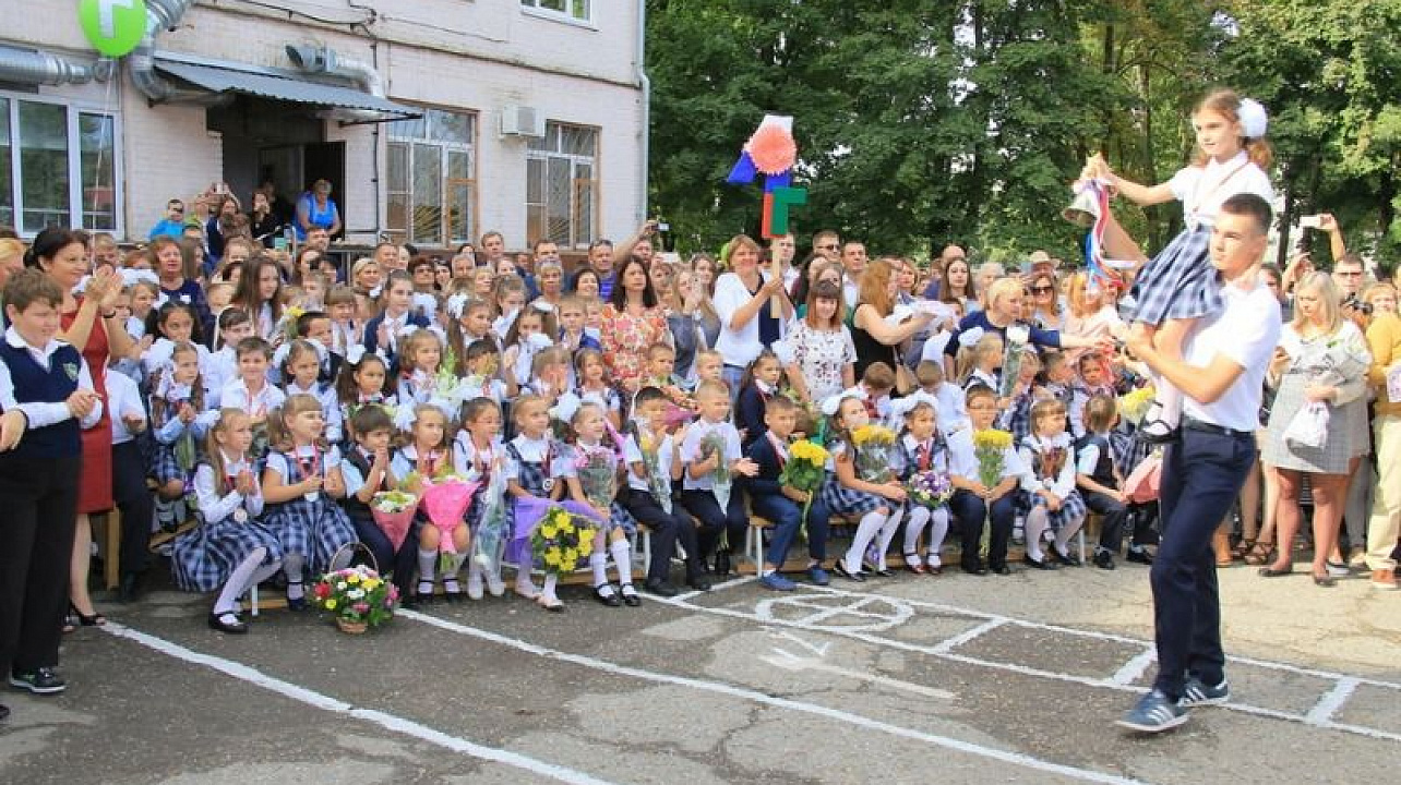 В школах Центрального округа прозвенел Первый звонок