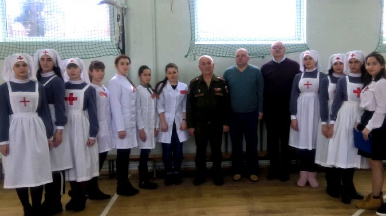 Торжественная линейка в медицинском колледже