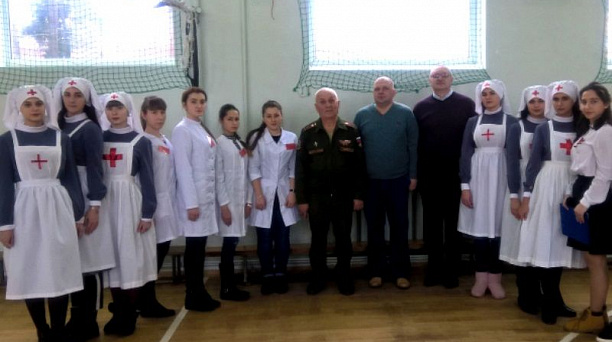 Торжественная линейка в медицинском колледже