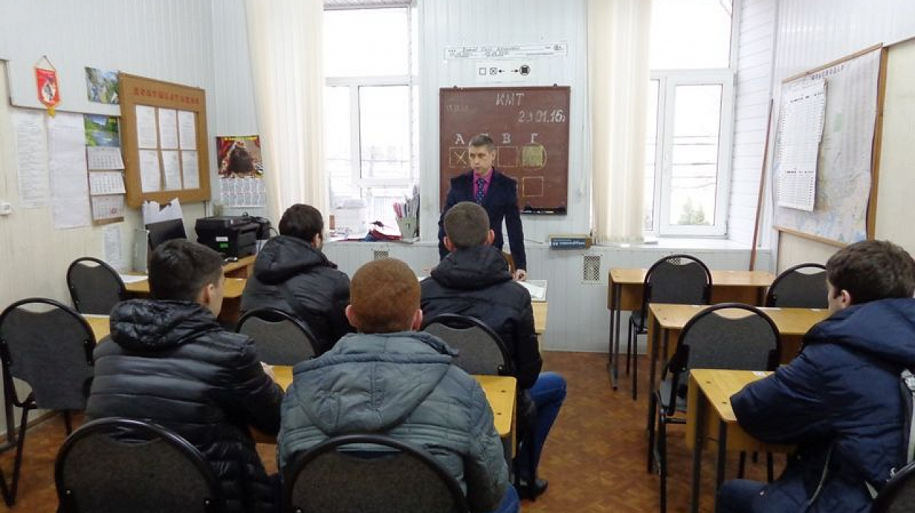 Сотрудники военного комиссариата по Западному округу провели инструктаж с призывниками