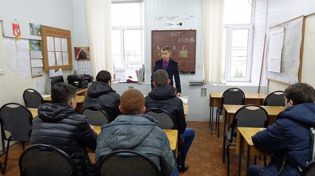 Сотрудники военного комиссариата по Западному округу провели инструктаж с призывниками