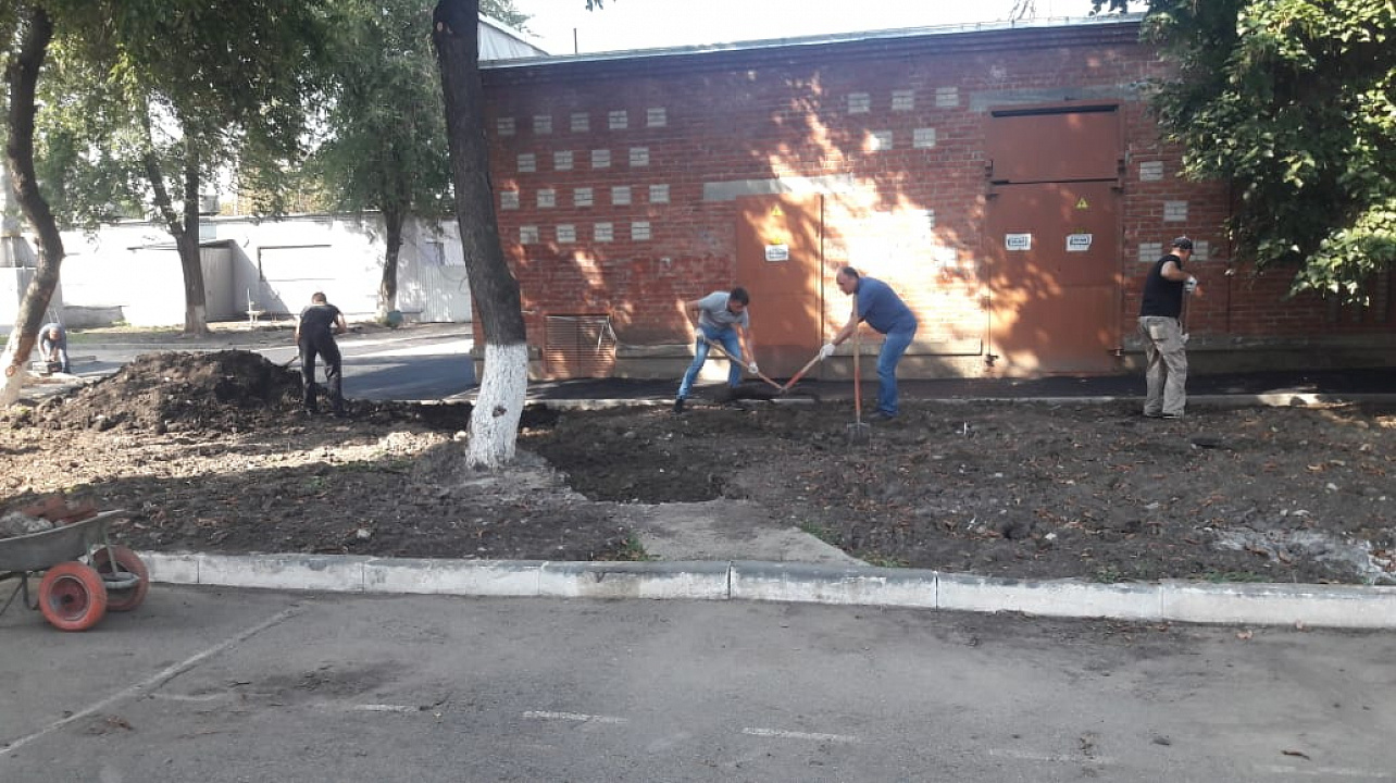 Территория гимназии № 23 приведена в порядок к началу учебного года