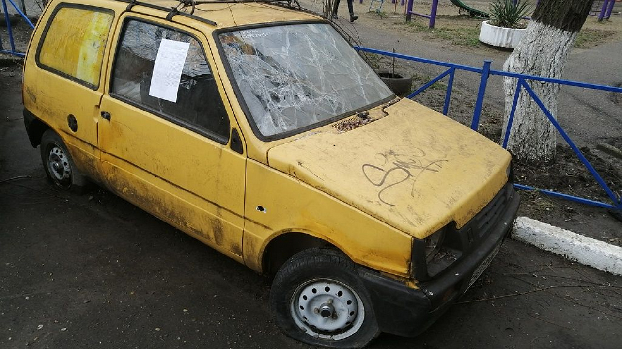 В Западном округе прошел рейд по выявлению брошенного автотранспорта