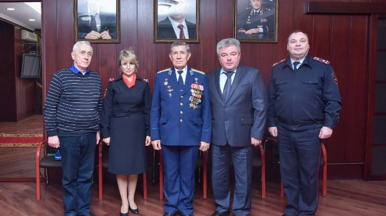 Боевое братство провело встречу краснодарских курсантов с Героем Советского Союза Г.П. Хаустовым.jpg