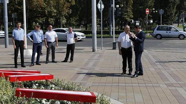 В Краснодаре после реконструкции открыли цветочные часы