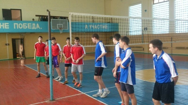 В рамках месячника военно-патриотической работы стартовало первенство Краснодарского монтажного техникума по волейболу