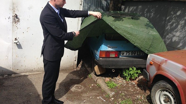 Мониторинг улиц с целью выявления и уборки транспортных средств, брошенных собственниками прошел в Западном округе