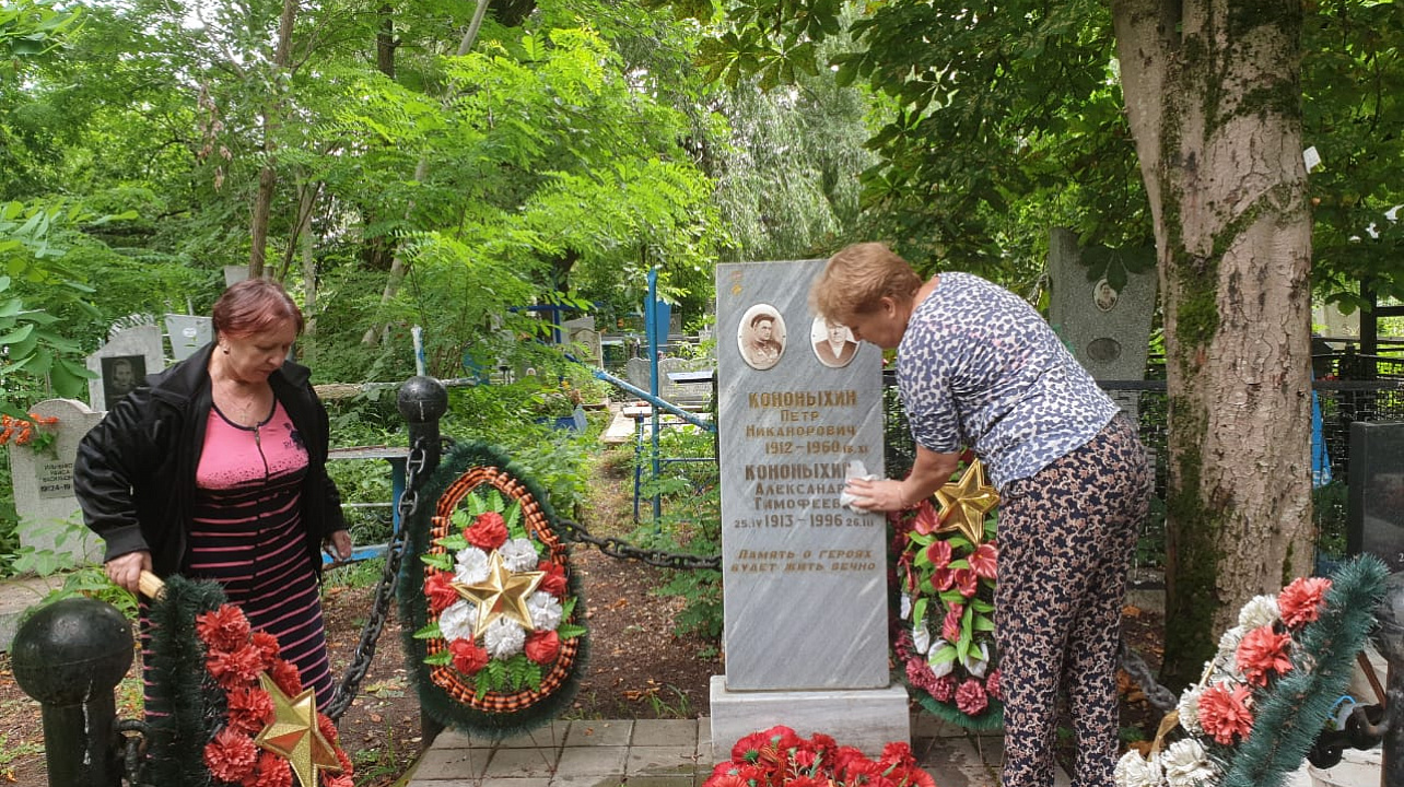 Накануне Дня памяти и скорби общественники Прикубанского округа провели субботники у памятников воинам Великой Отечественной войны
