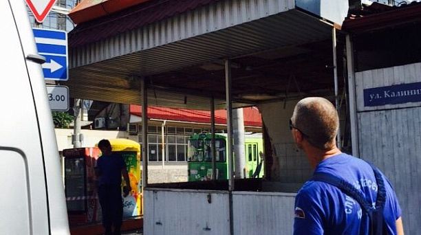 В Западном округе продолжаются работы по демонтажу торговых палаток