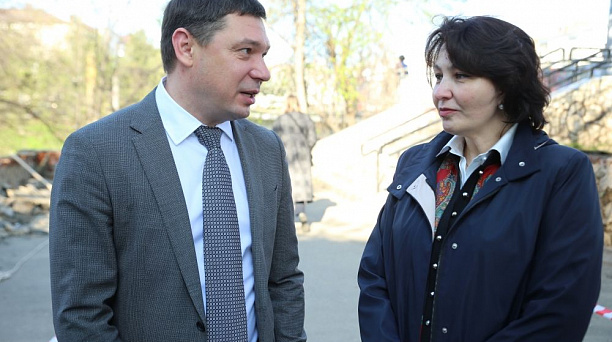 В Краснодаре приступили к ремонту лестничного схода с Офицерского путепровода