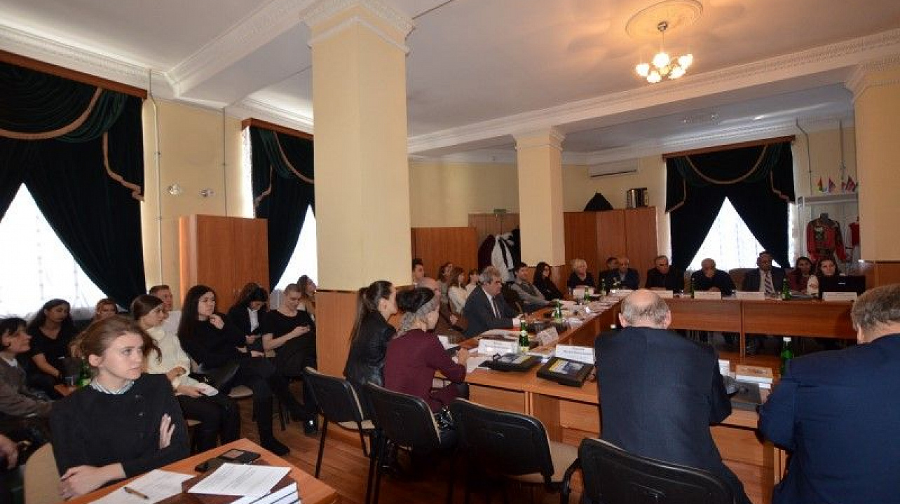 Учёные и практики обсудили проблемы межнациональных отношений в рамках (2).JPG