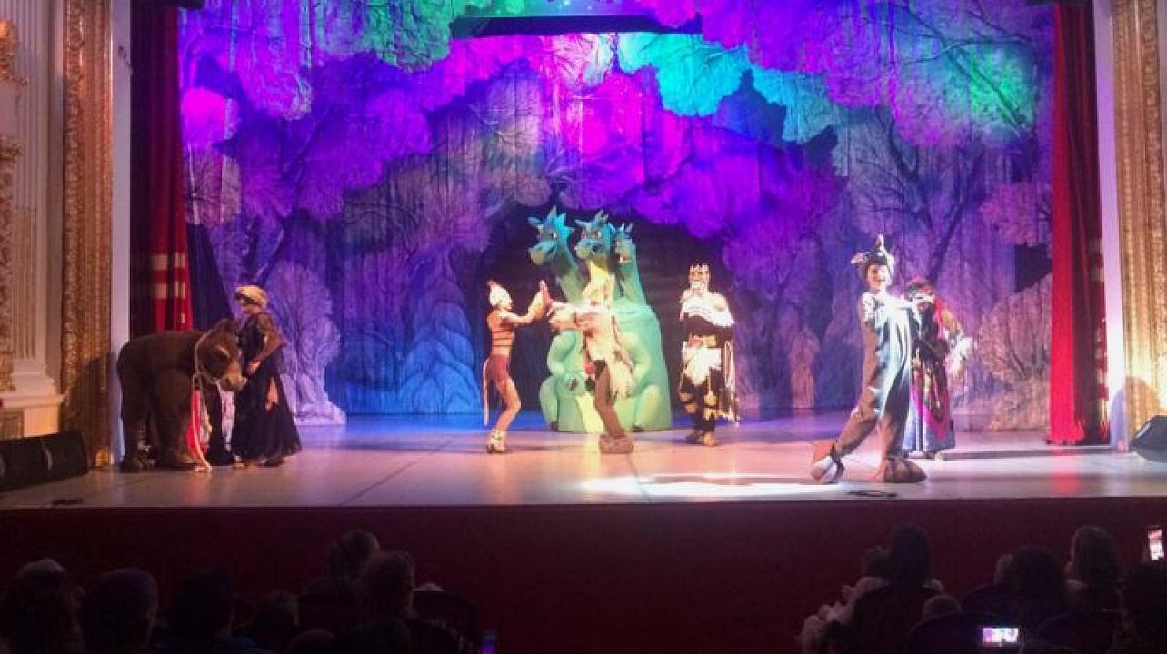 Для детей Центрального округа прошли новогодние спектакли