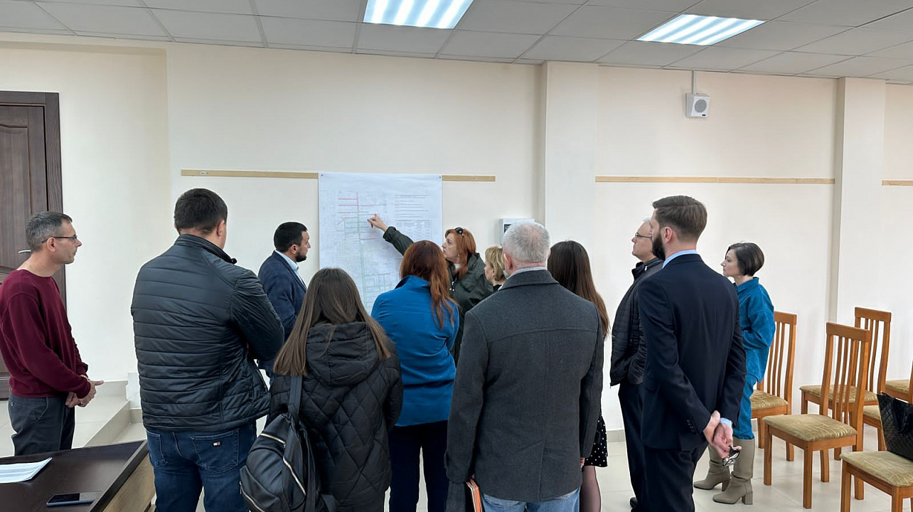 В Калининском сельском округе с управляющими компаниями обсудили благоустройство Музыкального микрорайона