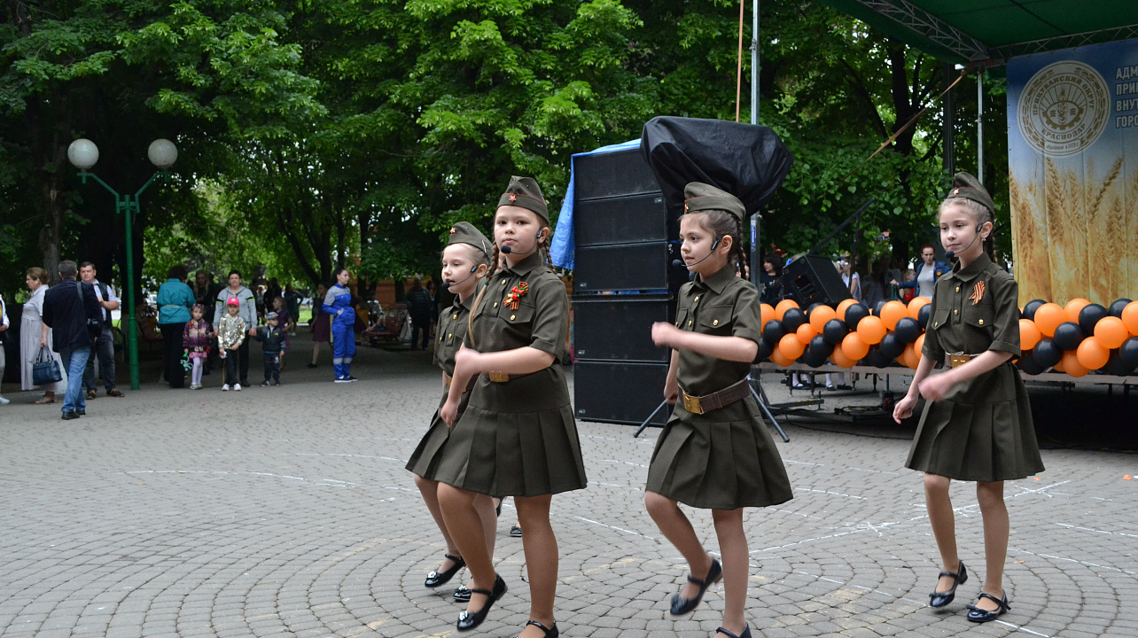 Сегодня в Прикубанском округе отгремело, словно салют победы, окружное торжественное мероприятие, посвящённое 74-летию Победы в Великой Отечественной войне.