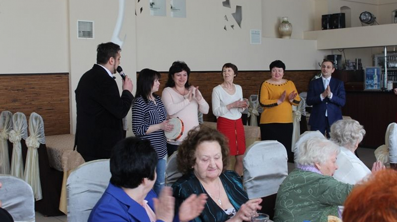 Глава Центрального округа Елена Малова поздравила общественников с наступающим Международным женским днем