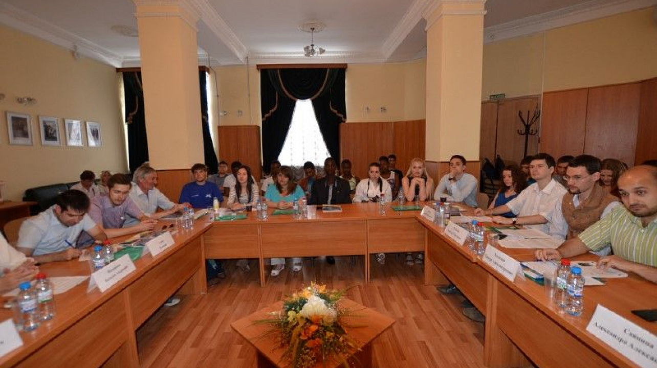 Круглый стол, посвящённый празднованию Дня России