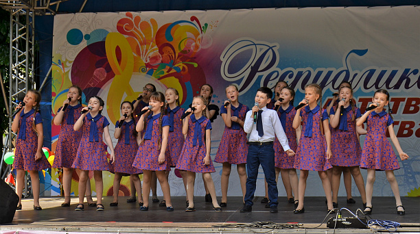 В сквере «Фестивальный» прошел отчетный концерт Центра детского творчества «Прикубанский»