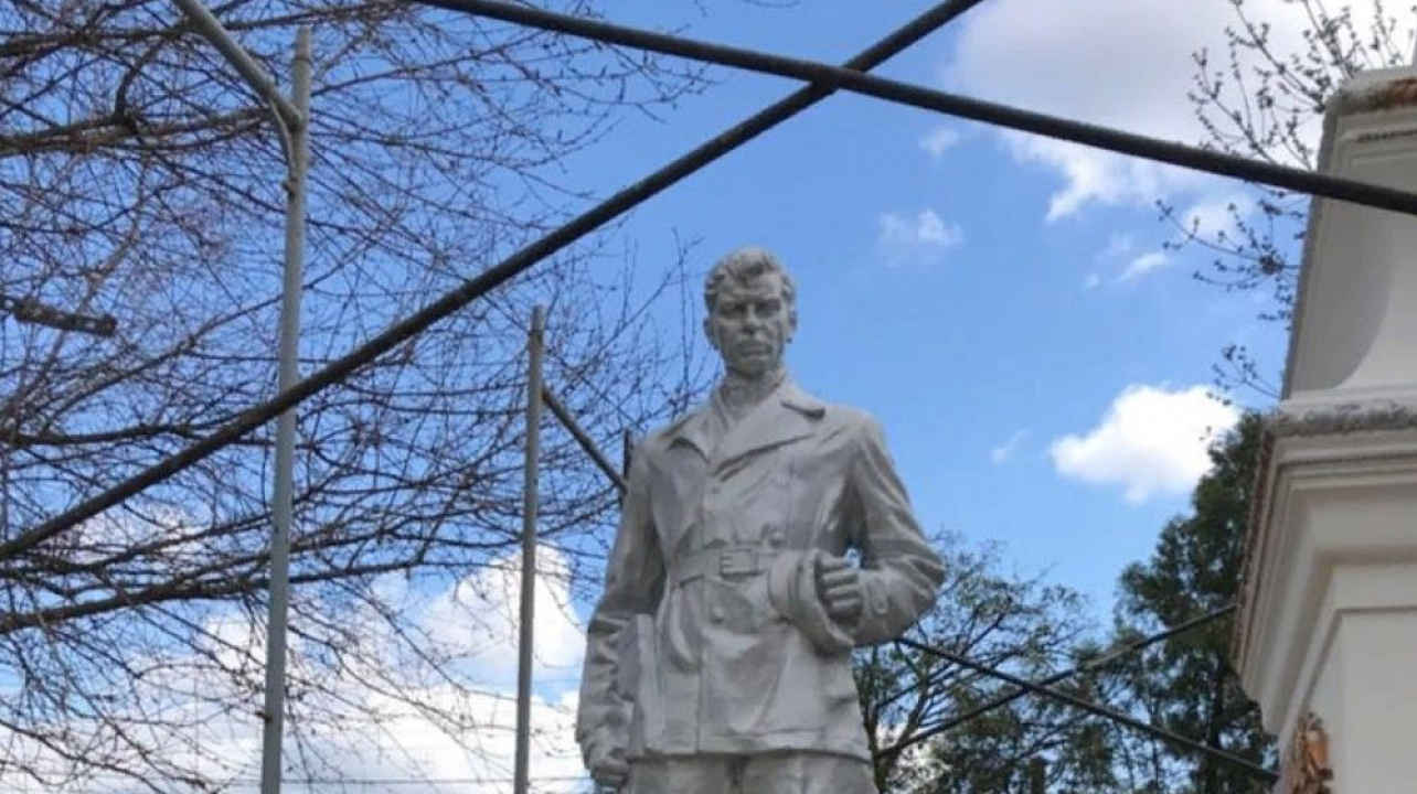 Мемориалы, дороги и скверы: какие виды работ продолжают в Краснодаре во время карантина