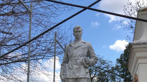 Мемориалы, дороги и скверы: какие виды работ продолжают в Краснодаре во время карантина