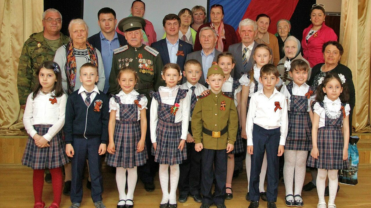 Депутат гордумы Андрей Раззорёнов поздравил ветеранов с Днем Победы