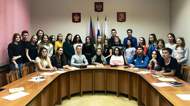 Члены молодёжного Совета Западного округа провели круглый стол, посвященный Дню народного единства