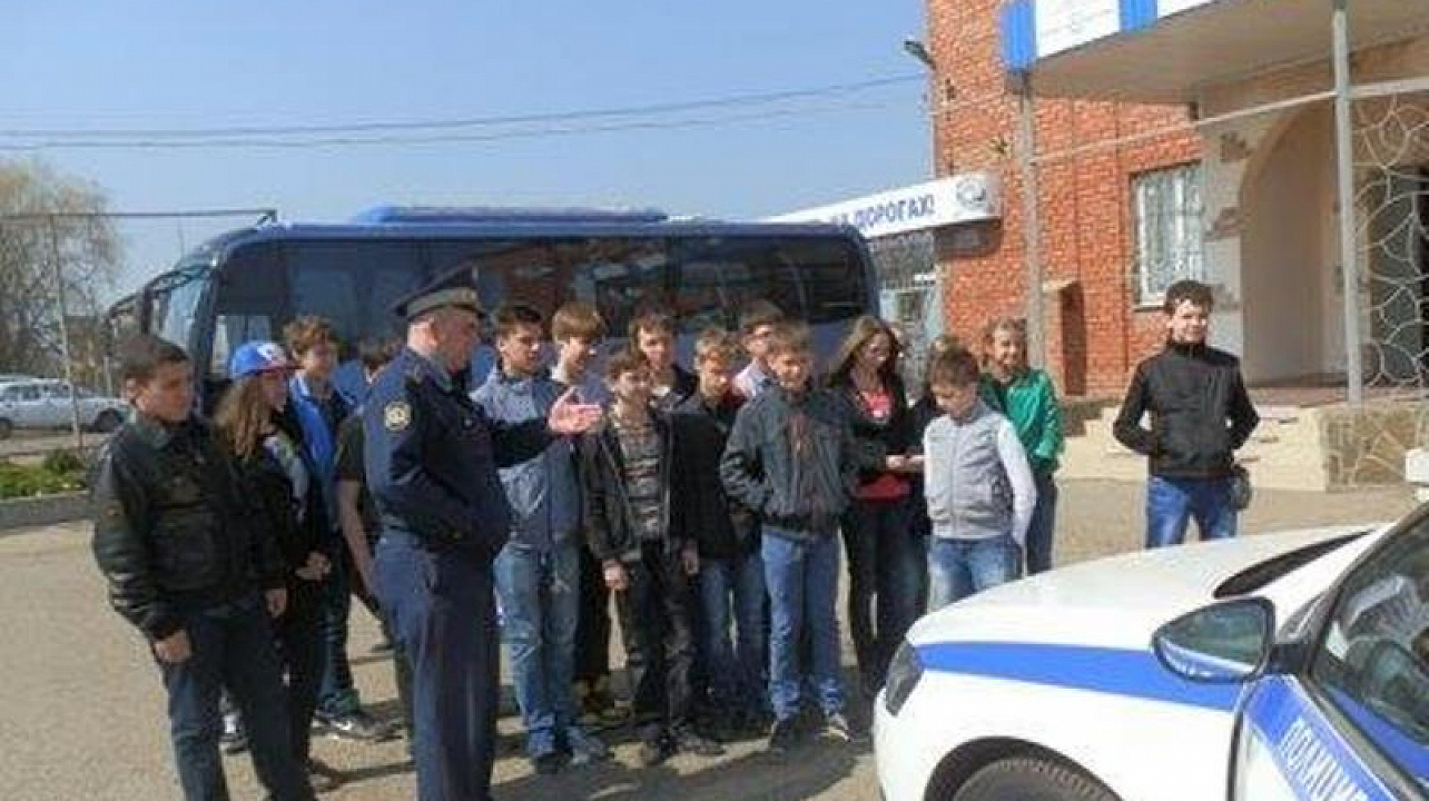 В гимназии № 92 прошла акция  «Мы за безопасность на дорогах»