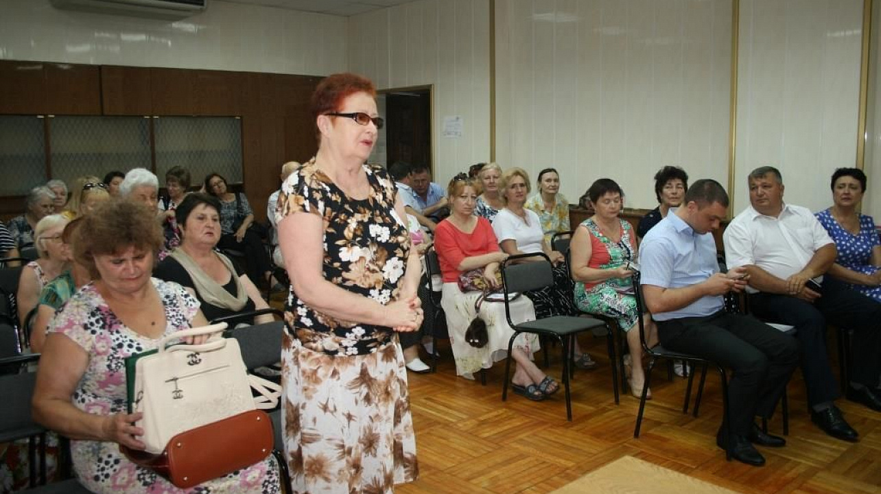 Председатели ТОС Фестивального микрорайона провели встречу с депутатом гордумы Дмитрием Оберемченко