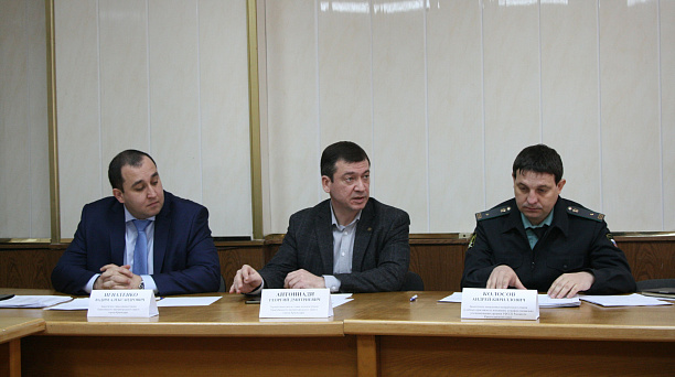 В Прикубанском округе состоялось совещание по вопросам взаимодействия представителей администрации округа с сотрудниками межрайонного отдела судебных приставов