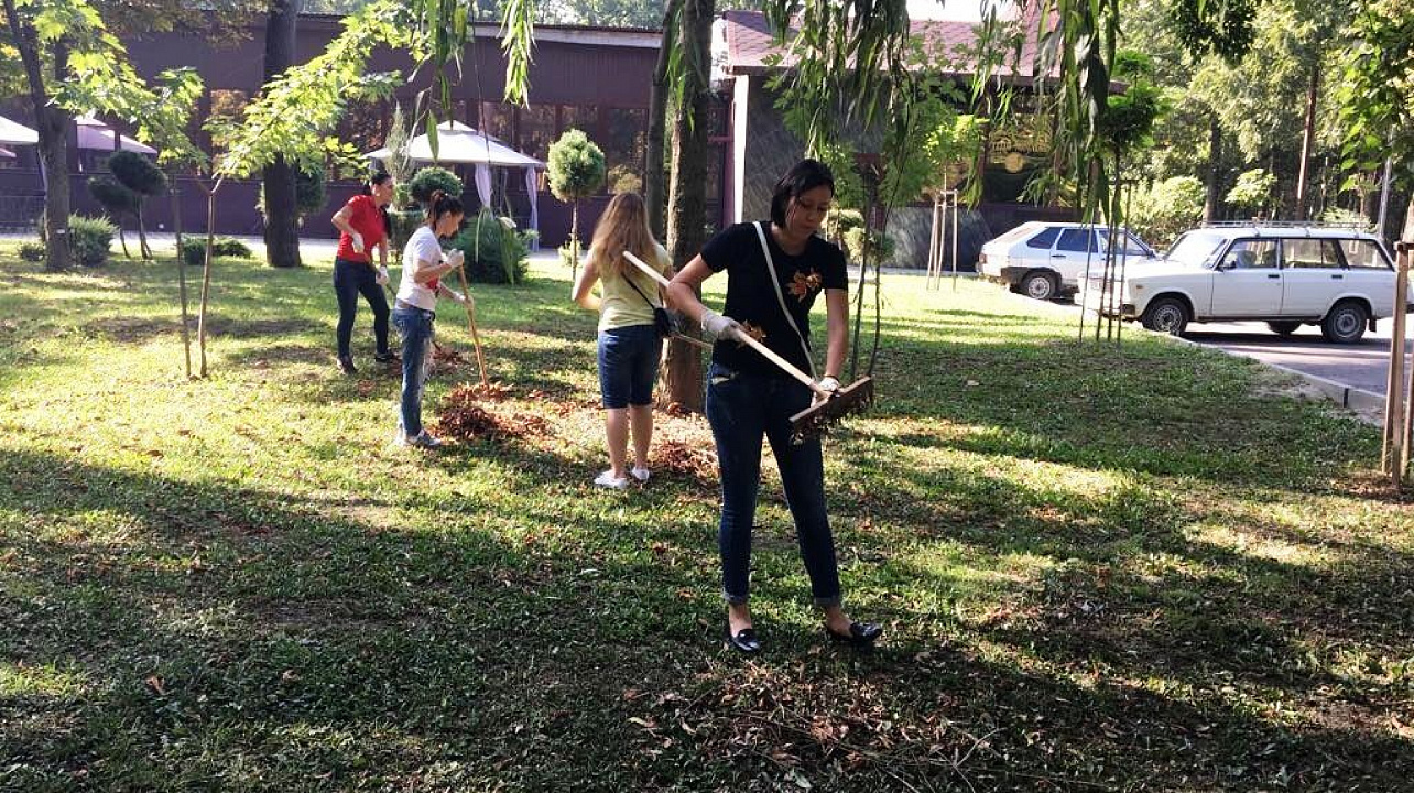 В Западном округе прошли субботники