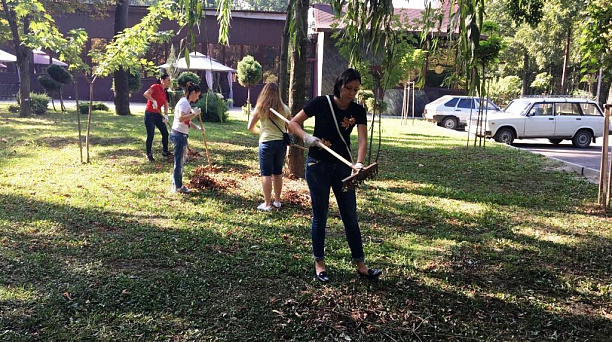 В Западном округе прошли субботники