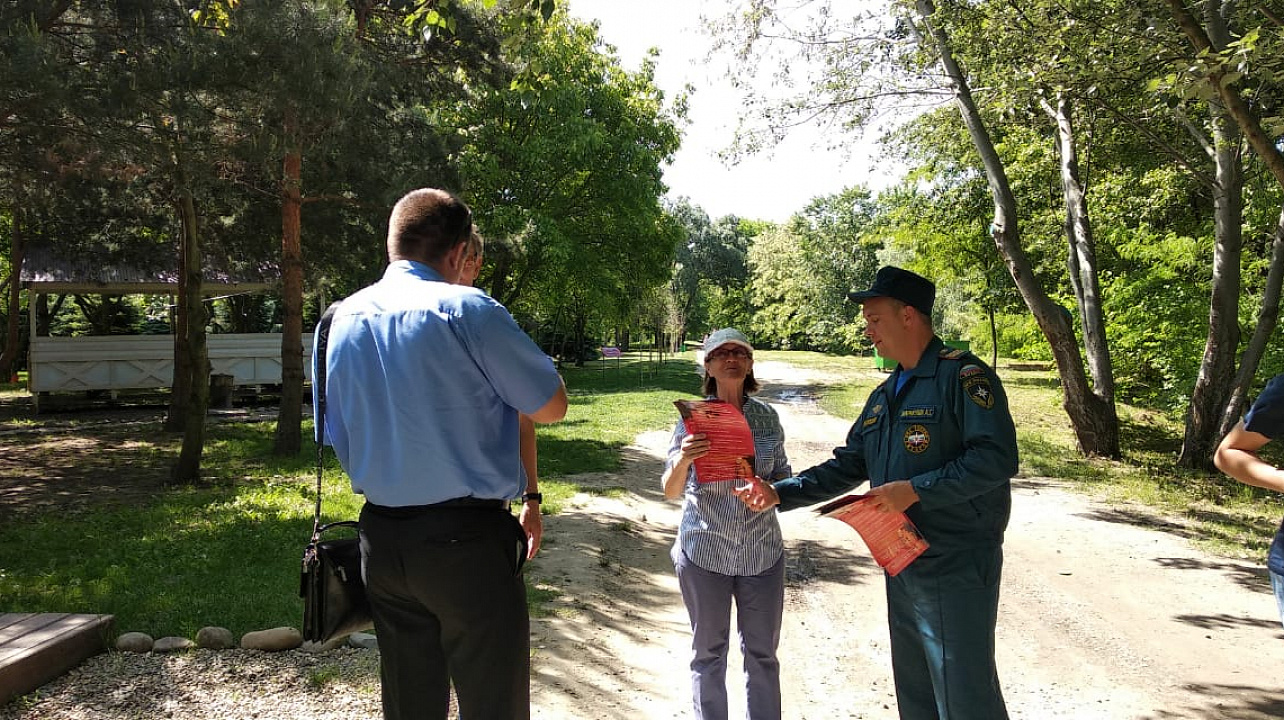 В парках Западного округа прошёл рейд по пожарной безопасности