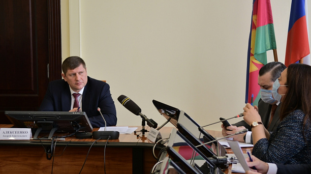 На четырёх пилотных улицах Краснодара всю рекламу и вывески оформят в едином стиле