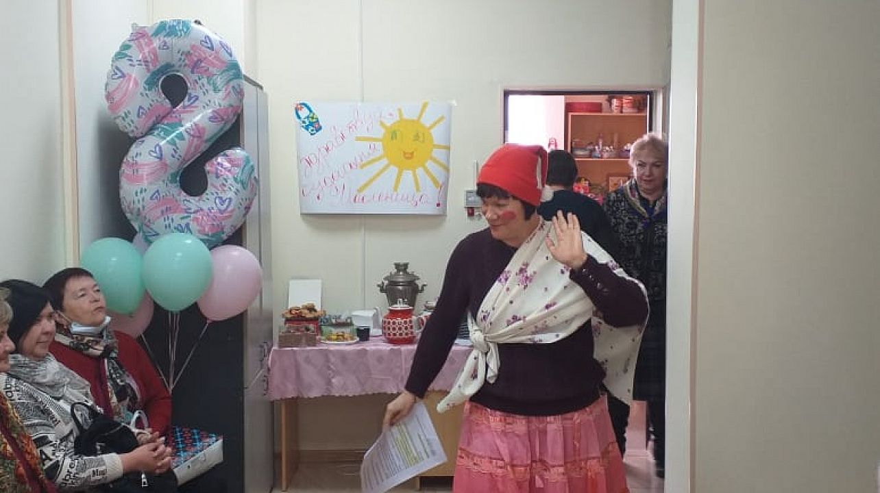 Жители микрорайона улицы Гагарина проводили Масленицу